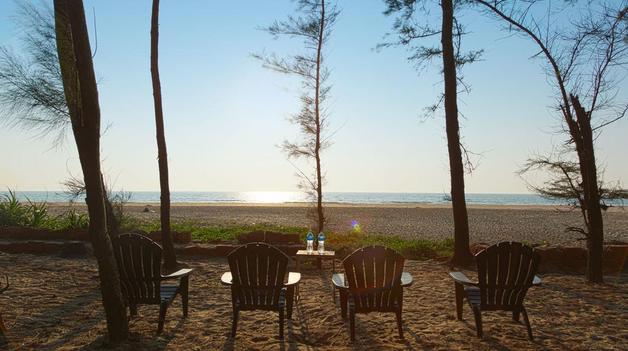 Blue Ocean Sands - On The Beach Hotel Kumta Exterior photo