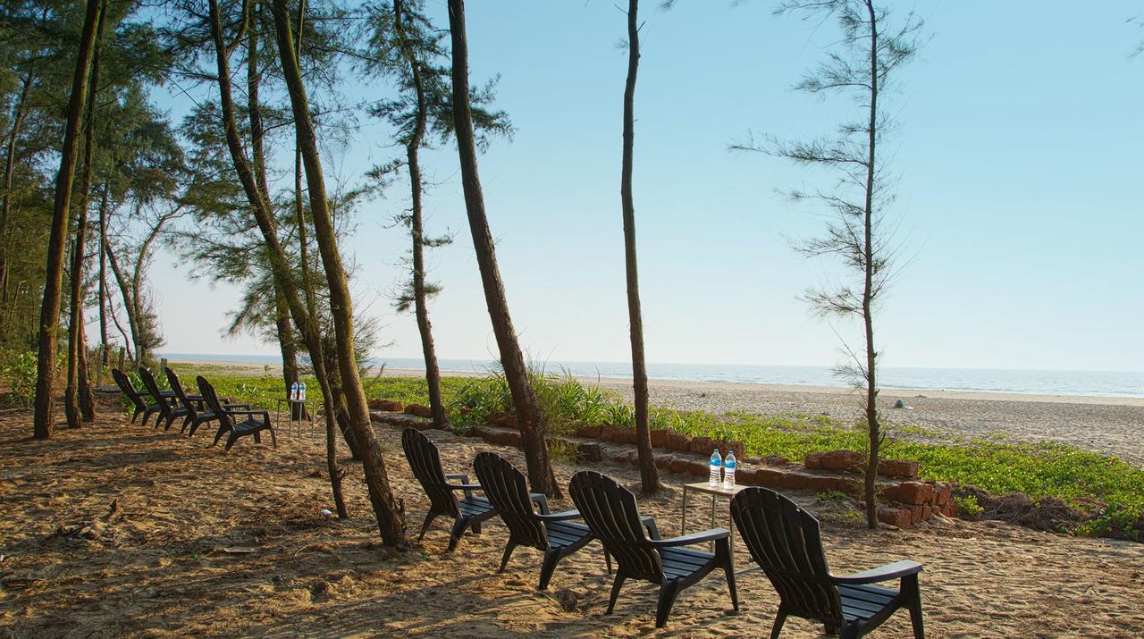 Blue Ocean Sands - On The Beach Hotel Kumta Exterior photo